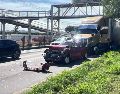 A su llegada, los cuerpos de emergencia localizaron tres vehículos compactos y un tráiler con huellas de choque. ESPECIAL