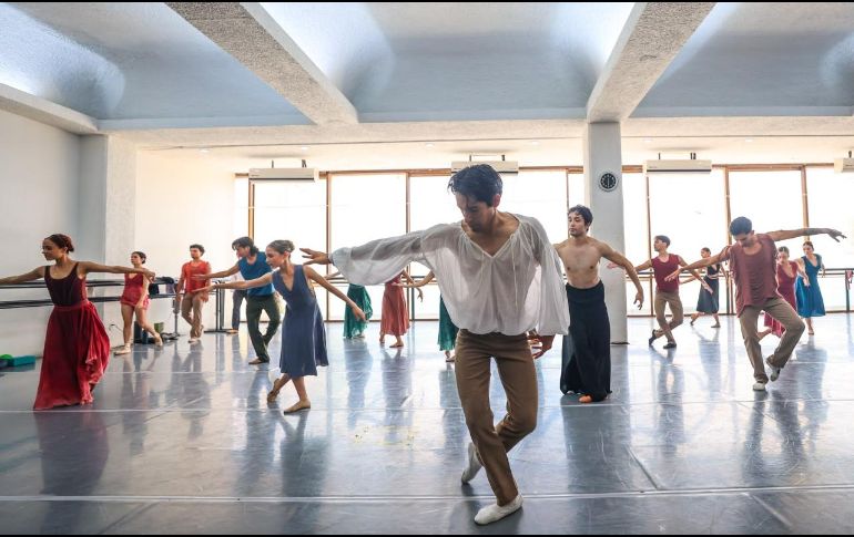 Los ensayos de bailarines, músicos, cantantes y solistas tienen que desarrollarse inicialmente por separado antes de reunir a todos los participantes. A. NAVARRO