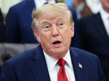Trumpo aclaró en una rueda de prensa en el Despacho Oval que aún respalda a María Elvira Salazar aunque no está de acuerdo con ella. EFE/S. Corum