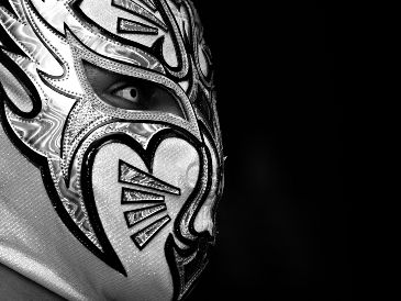 Averno puso contra las cuerdas a Místico con una ofensiva constante que hizo pensar que la máscara del "Príncipe de Plata y Oro" estaba sentenciada. IMAGO7
