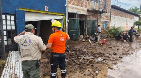 En el sitio trabajan también elementos de la Cruz Roja y al punto se dirige personal de la Guardia Nacional y el Ejército Mexicano. ESPECIAL / UEPCBJ