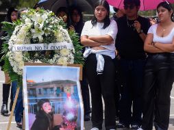 Fotografía del 14 de septiembre de 2026 de alumnos del Instituto de Ciencias de la Educación de la Universidad Autónoma del Estado de Morelos en un homenaje póstumo a la estudiante española Claudia Tacoronte Aguilera. EFE/T. Rivera