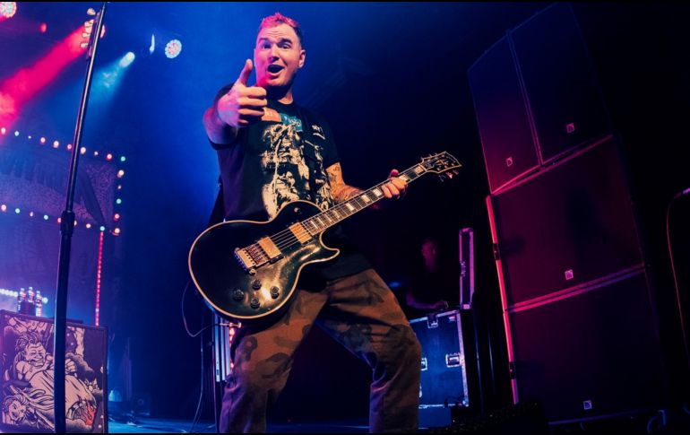 Chad Gilbert, guitarrista y miembro fundador de la banda de pop punk New Found Glory, falleció a los 45 años tras una batalla de cinco años contra el cáncer diagnosticado en 2021. X/@newfoundglory.