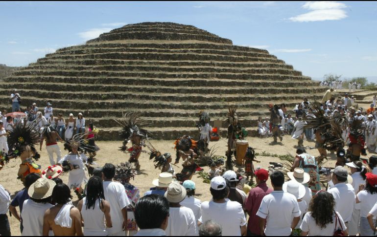 Las pirámides circulares de los Guachimontones son uno de los escenarios perfectos para las ceremonias tradicionales del cambio de estación en Jalisco. EL INFORMADOR / ARCHIVO