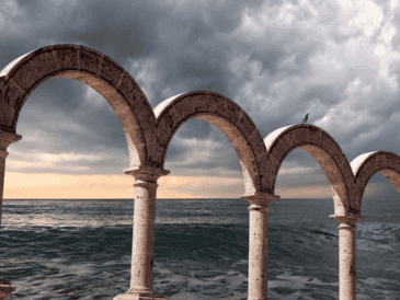 Para los habitantes y turistas en Puerto Vallarta, este inicio de semana estará marcado por un deterioro progresivo en las condiciones atmosféricas locales. ESPECIAL / CANVA