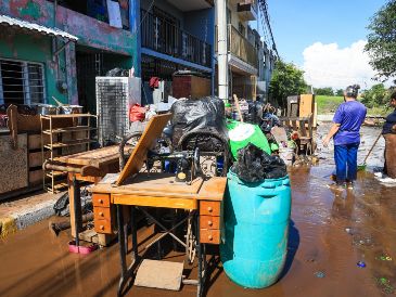 En coordinación con el Gobierno Municipal, equipos de la UEPCBJ realizan recorridos casa por casa para conocer las afectaciones. EL INFORMADOR/J. Acosta