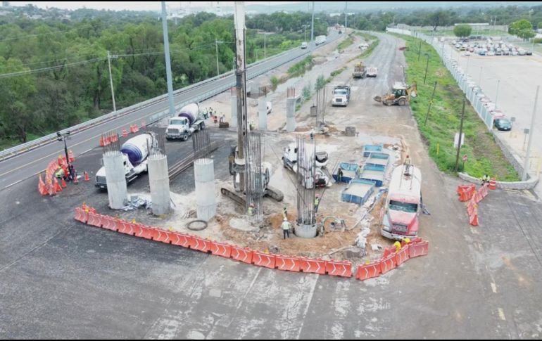 La Secretaría de Infraestructura, Comunicaciones y Transportes reportó un avance del 64 por ciento en las obras de ampliación y modernización del Libramiento Lagos de Moreno, proyecto carretero de más de 24 kilómetros que contempla concluir a finales de 2027. CORTESÍA.