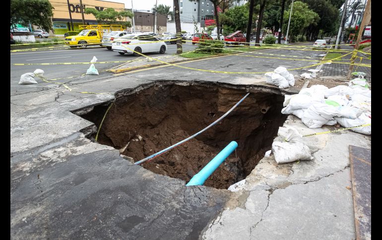 El SIAPA aseguró que ya se han atendido más de mil 500 reportes relacionados con este tipo de afectaciones en el suelo. EL INFORMADOR/ARCHIVO