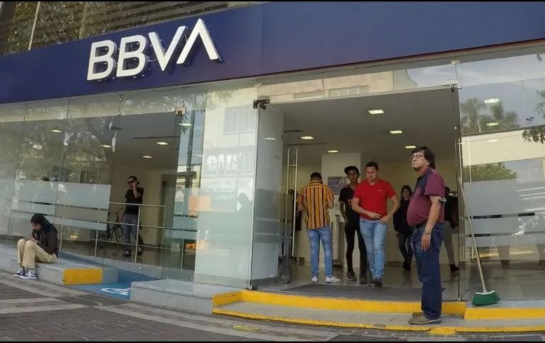 BBVA prepara modificaciones en la atención que brinda a sus clientes en sus sucursales del país. EL INFORMADOR/ARCHIVO.