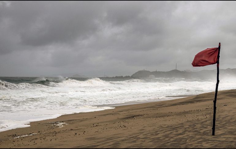Más de 200 elementos de Protección Civil ya se encuentran en las costas de Jalisco ante el avance del huracán 