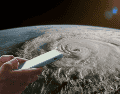 Aunque ninguna aplicación sustituye los avisos emitidos por organismos oficiales como la NOAA o los servicios meteorológicos nacionales, sí pueden funcionar como un complemento útil para mantenerse informado y reaccionar con mayor rapidez ante cambios en las condiciones del tiempo. CANVA