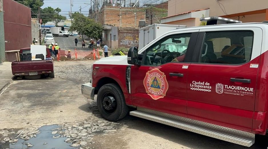 Una fuga de gas natural en Tlaquepaque obligó a evacuar 200 domicilios y a cientos de estudiantes de dos escuelas. ESPECIAL.
