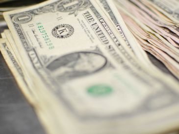 La deuda corporativa no financiera de Estados Unidos alcanzó los 24 billones de dólares en medio de un aumento del endeudamiento relacionado con la IA. ESPECIAL/PEXELS