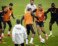 El conjunto neerlandés llega a este compromiso con sed de revancha deportiva y con nuevo dirigente, el estratega español, Xavi Hernández. EFE
