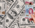 El comportamiento del dólar frente al peso se da luego de que la inflación general en México se ubicara en 3.42 por ciento a tasa anual durante la primera quincena de septiembre. Unsplash