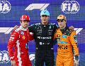George Russell fue el más rápido de la clasificación en el circuito urbano de Bakú. El piloto de Mercedes superó a Charles Leclerc y Oscar Piastri, quienes completaron las tres primeras posiciones. EFE / A. Haider