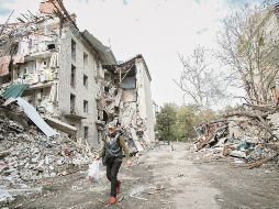 Destrucción causada por bombardeos rusos en el centro de Sloviansk, en la región de Donetsk. EFE