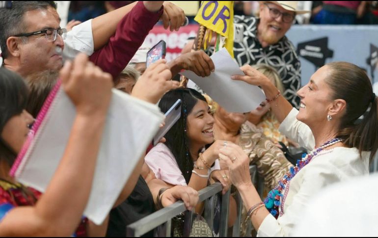 claudia Sheinbaum presentó su informe de actividades en Hermosillo, donde recibió el apoyo de sus simpatizantes. Hoy ofrecerá este ejercicio en la Ciudad de México. ESPECIAL