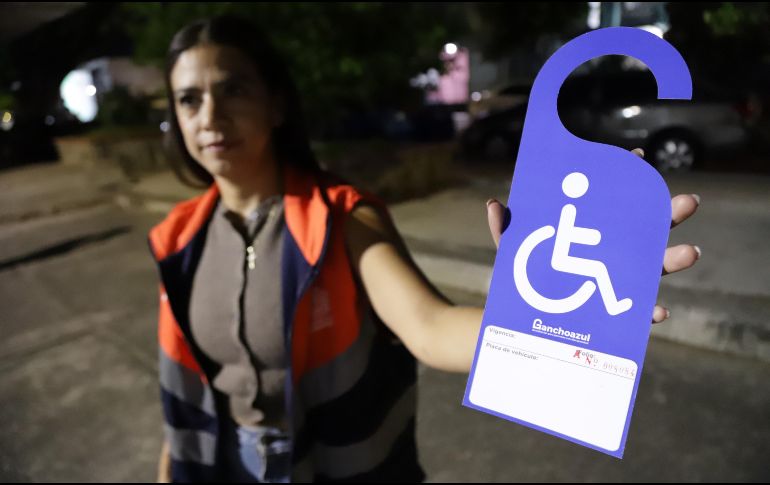 Durante la actual administración municipal, la Dirección de Movilidad entregó más de 37 mil distintivos. ESPECIAL/Gobierno de Guadalajara