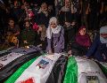 Los dolientes encienden velas durante un funeral colectivo y una vigilia en memoria de 105 palestinos cerca de los escombros del edificio Al Tajj en la Ciudad de Gaza, Franja de Gaza, el 30 de septiembre de 2026.EFE/M. Saber