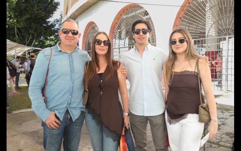 Rodrigo Pérez Beas, Diana Limón, Rodrigo Pérez y Andrea Pérez Limón. GENTE BIEN JALISCO / Revista del 2 de octubre 2026