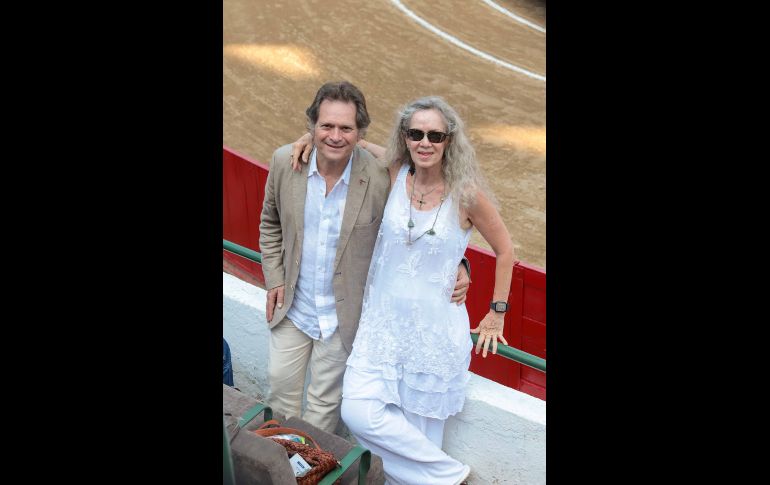 Óscar Ramírez y Lorena Urrea. GENTE BIEN JALISCO / Tercera novillada