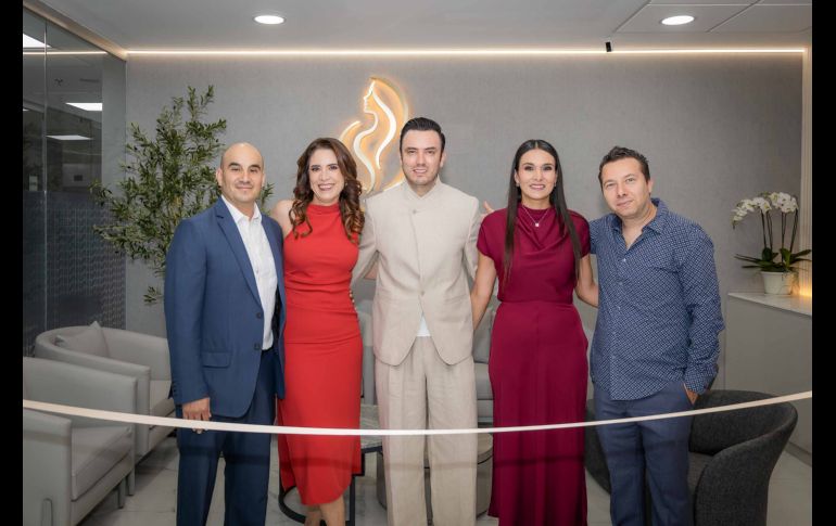 Fabián Monzalvo, Claudia Aguirre, Luis Eduardo Andrade, Claudia Gutiérrez y Jonathan Uriarte.  GENTE BIEN JALISCO / Revista del 2 de octubre 2026