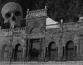 Tras quedar deshabitada, la mansión comenzó a ser el epicentro de extraños fenómenos paranormales que aterrorizaban a los vecinos de la zona. ESPECIAL / CANVA