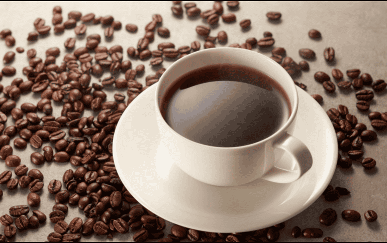 La calidad del café empieza mucho antes de llegar a la taza, pues se relaciona con el origen, la variedad, la altitud, la forma en que se cultivó y cosechó, el proceso que recibió el grano y, finalmente, el tueste. CANVA
