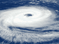 Protección Civil recuerda que un ciclón tropical no necesita tocar tierra como huracán para causar desastres; las tormentas tropicales o depresiones remanentes pueden provocar inundaciones graves en estados del interior del país. CANVA