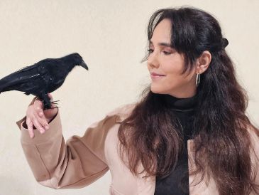 Vange Tapia promociona en Guadalajara "El abrazo del ave". ESPECIAL/CORTESÍA VANGE TAPIA.