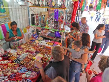 La Feria del Cartón y del Juguete Mexicano forma parte de las actividades que cada año permiten acercar a las nuevas generaciones a elementos de la cultura popular mexicana. EL INFORMADOR / ARCHIVO