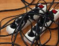 La desventaja con los multicontactos es que, si se quedan conectados mientras no se utilizan, estos siguen gastando electricidad. ESPECIAL / CANVA