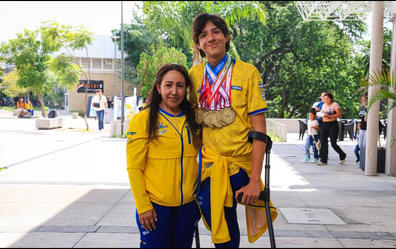 Margarita Hernández entrenó a Ariel Garcia, paratleta que se coronó como campeón entre los representantes de Jalisco. EL INFORMADOR / J. ACOSTA