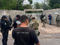 Dos exalumnos mataron el jueves a una profesora e hirieron a cuatro personas más en la Escuela Secundaria 13 en Torreón, Coahuila. EFE /  M. HARTZ