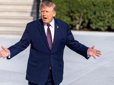 El Fiscal General de California, Rob Bonta, ha sido un firme defensor de las regulaciones ambientales estrictas. En el marco de las disputas legales sobre las emisiones, Bonta ha enfatizado que "las normas de ahorro de combustible ahorran dinero a los conductores en las gasolineras, reducen la contaminación tóxica del aire y ayudan a combatir la crisis climática". EFE/S. Thew