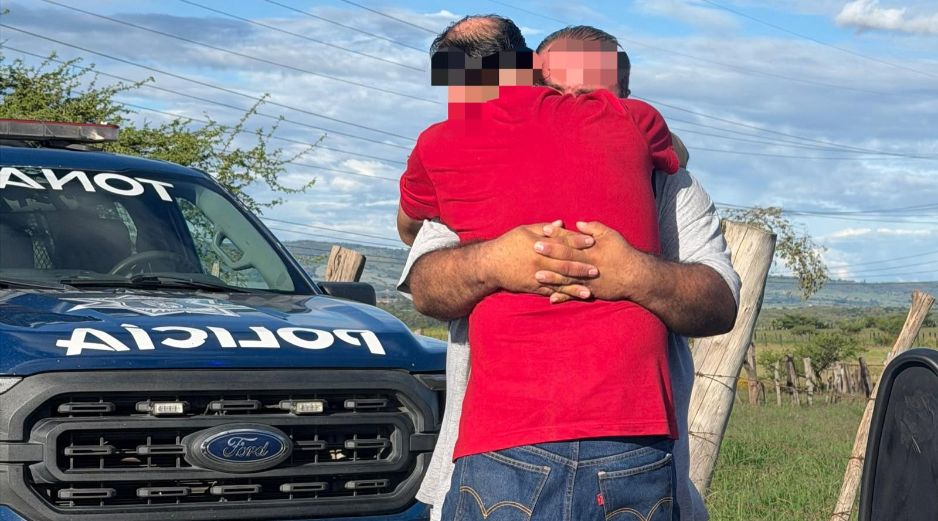 El conductor, quien estaba en buen estado de salud, se reencontró con su familia. ESPECIAL/Comisaría de Tonalá