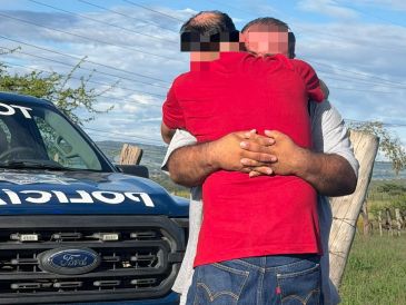 El conductor, quien estaba en buen estado de salud, se reencontró con su familia. ESPECIAL/Comisaría de Tonalá