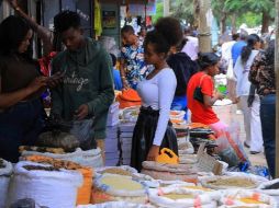 La población de Mekelle lamentó la subida de precios de productos básicos y la escasez de efectivo tras los nuevos combates en la zona. EFE/M. Amare