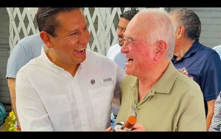 Iván Nolasco Cruz apareció en varias fotos al lado de Ernesto 