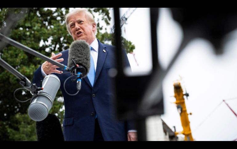La popularidad de Trump alcanzó mínimos históricos y esto encendió las alarmas entre los republicanos. EFE/G. Sloan