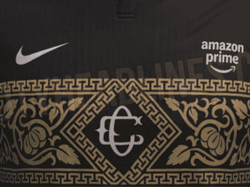 Las redes sociales se han inundado de comentarios y reacciones debido a la filtración de la que podría ser la nueva tercera equipación del Club Deportivo Guadalajara. X / @Footy_Headlines.