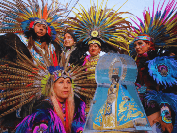 Para estos fieles seguidores de "La Generala", la danza no es un simple espectáculo visual, sino una profunda oración en movimiento. ESPECIAL / CANVA