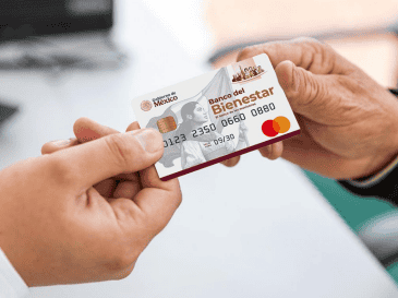 Cuatro de cada 10 hogares en México reciben ingresos de programas del gobierno, según el Inegi. ESPECIAL/Banco del Bienestar