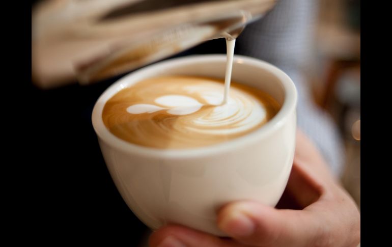 Descubre por qué se forman grumos en el café con leche. ESPECIAL/PIXABAY