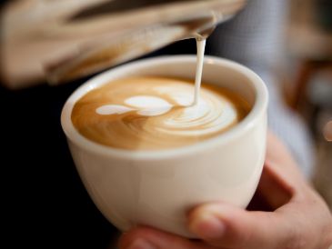 Descubre por qué se forman grumos en el café con leche. ESPECIAL/PIXABAY