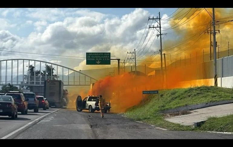 Cuando el ácido nítrico entra en contacto directo con el aire ambiental, tiende a liberar vapores densos con tonalidades amarillentas o rojizas. ESPECIAL