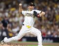 Michael King sufrió en la novena entrada, pero sacó los últimos tres outs para la victoria. AP/D. Tuskan