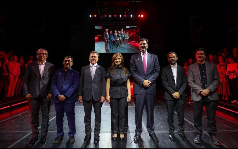 La presentación contó con presencia del gobernador de Jalisco, Pablo Lemus; la rectora de la Universidad de Guadalajara, Karla Planter; el presidente de Grupo PRODI y dueño del Atlas, José Miguel Bejos; así como el presidente de los Leones Negros, Alberto Castellanos; y representantes de la firma arquitectónica Populous, que llevará a cabo el proyecto. EL INFORMADOR / A. Navarro