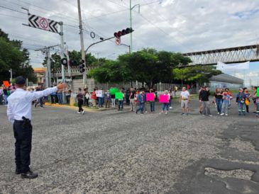 Vecinos de El Sauz y colonias aledañas mantienen protestas por tercer día consecutivo para exigir mejoras en la calidad del agua. ESPECIAL.